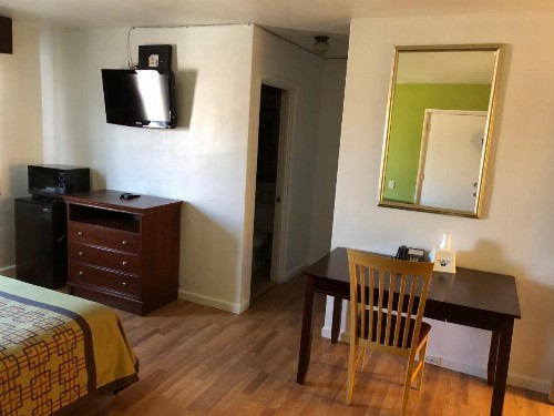 Americas Best Value Inn Visalia - image 13