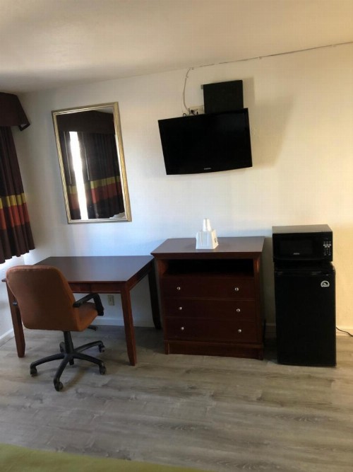 Americas Best Value Inn Visalia - image 14