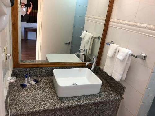 Americas Best Value Inn Visalia - image 17