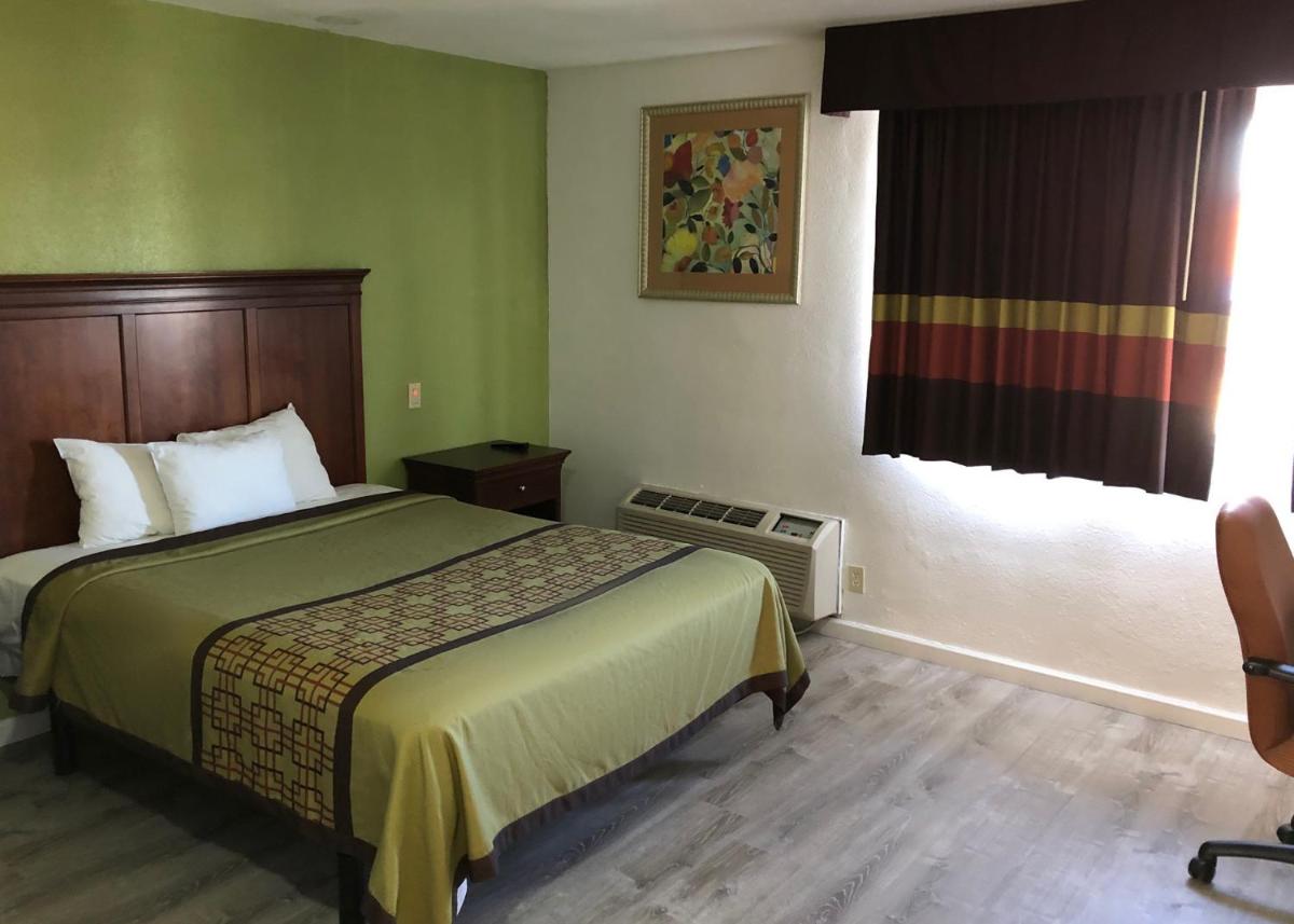 Americas Best Value Inn Visalia - image 6