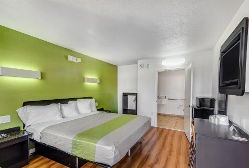 Motel 6-Visalia CA - image 15