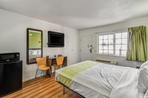 Motel 6-Visalia CA - image 18
