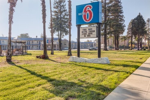 Motel 6-Visalia CA - image 4