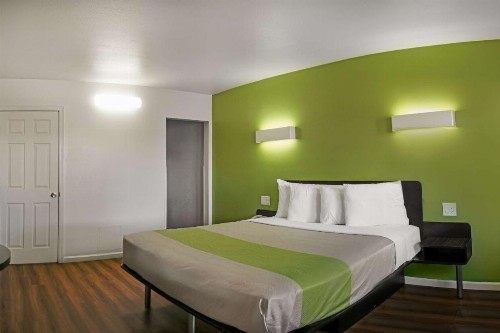 Motel 6-Visalia CA - image 41