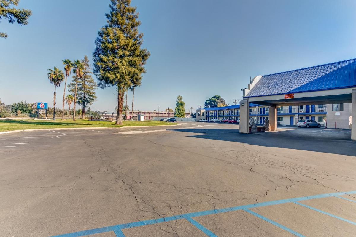 Motel 6-Visalia CA - image 5