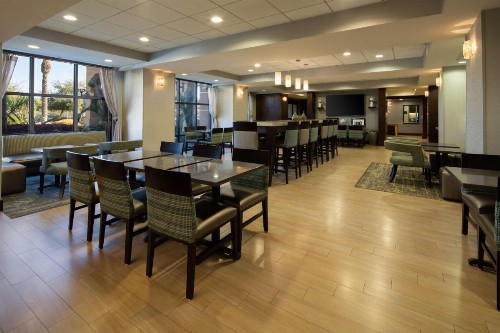 Hampton Inn Visalia - image 11