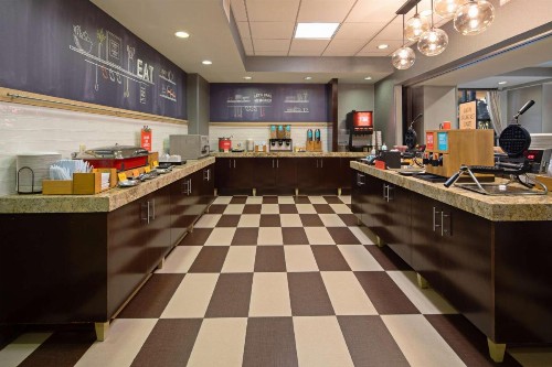 Hampton Inn Visalia - image 13