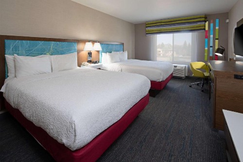 Hampton Inn Visalia - image 17
