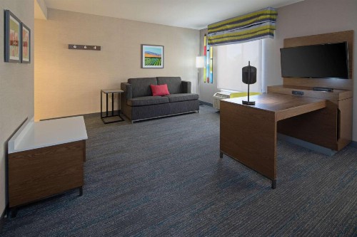 Hampton Inn Visalia - image 18