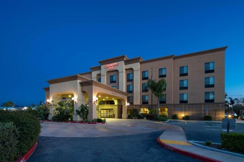 Hampton Inn Visalia - image 2