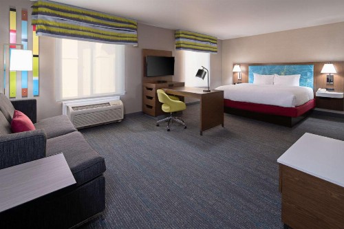Hampton Inn Visalia - image 20