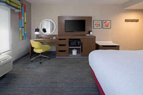 Hampton Inn Visalia - image 21