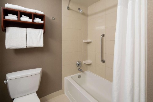Hampton Inn Visalia - image 24