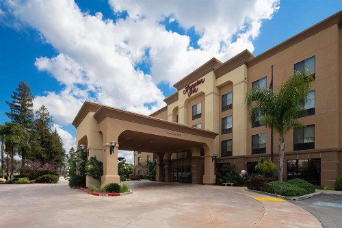 Hampton Inn Visalia - image 3