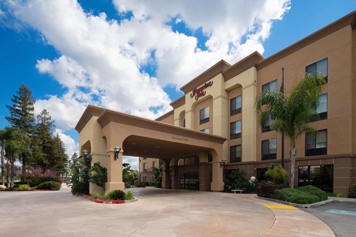 Hampton Inn Visalia - image 3