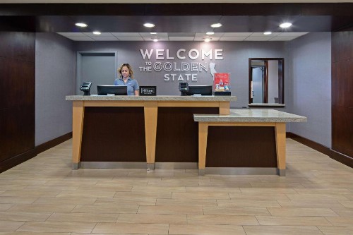 Hampton Inn Visalia - image 4
