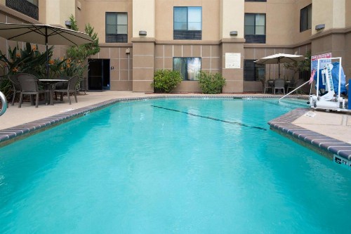 Hampton Inn Visalia - image 7