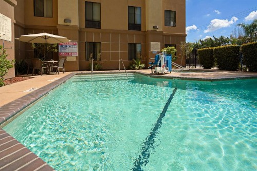 Hampton Inn Visalia - image 8