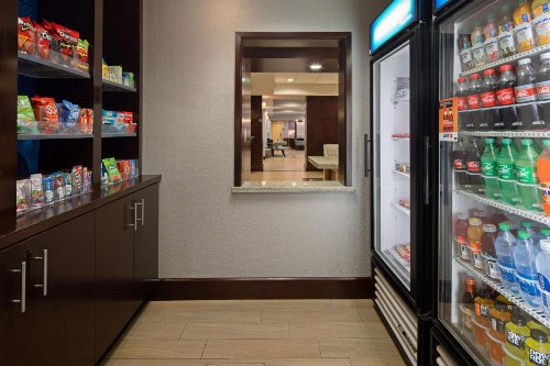 Hampton Inn Visalia - image 9