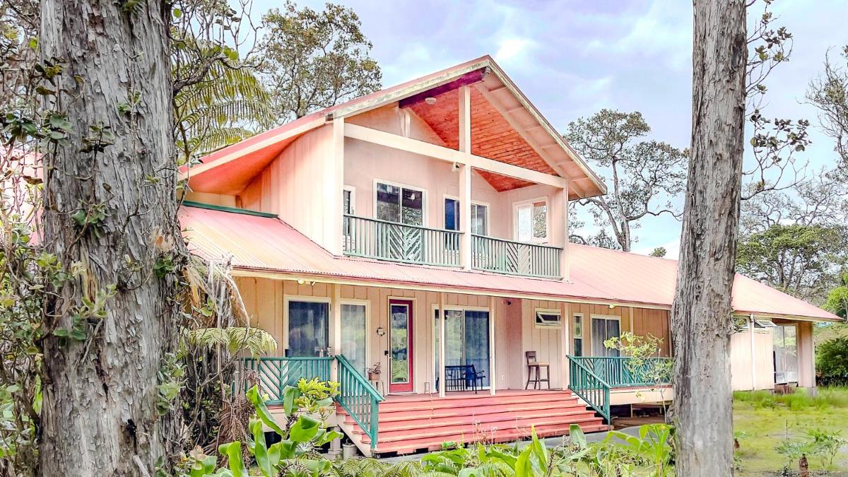 Volcano Forest Inn - main image