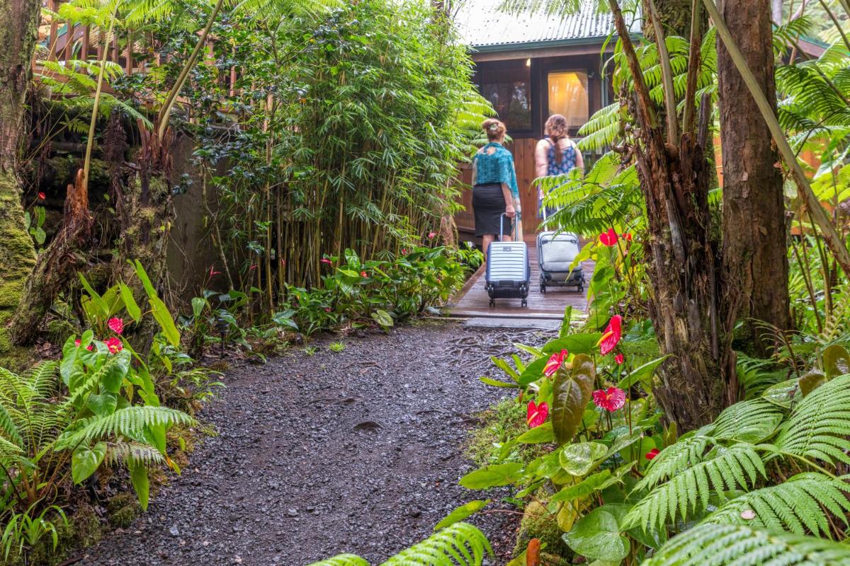 Volcano Village Lodge - image 3