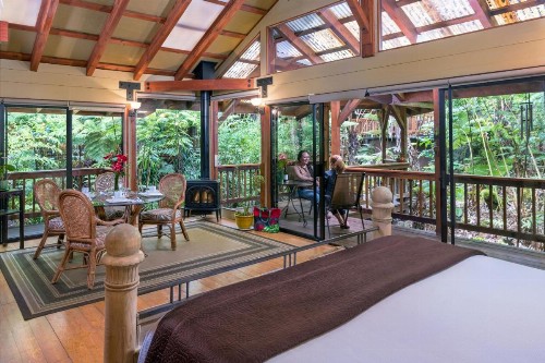 Volcano Village Lodge - image 9