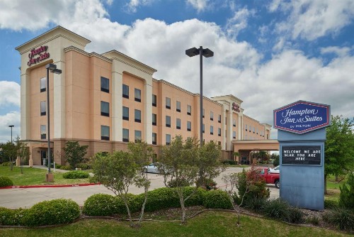 Hampton Inn & Suites Waco-South - image 1
