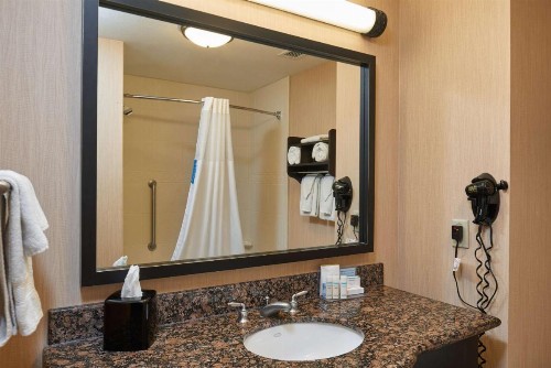 Hampton Inn & Suites Waco-South - image 12