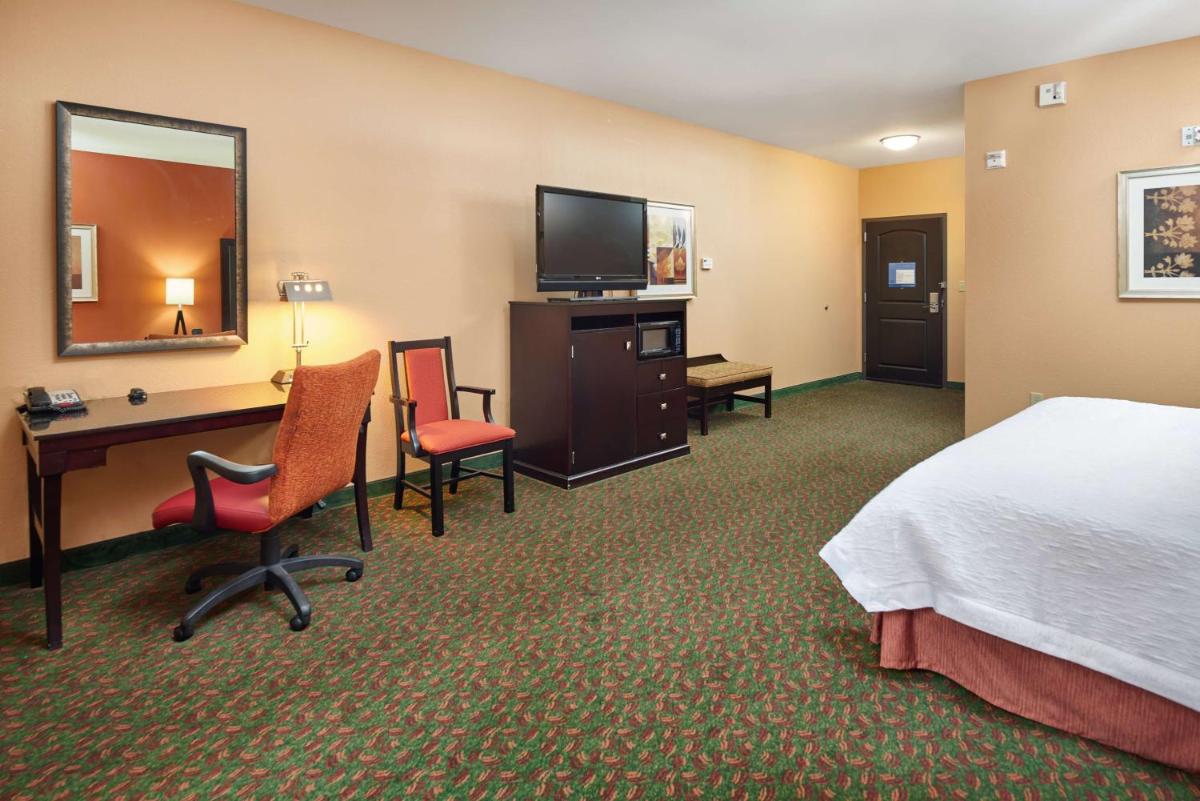 Hampton Inn & Suites Waco-South - image 2