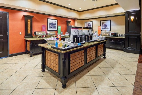 Hampton Inn & Suites Waco-South - image 3