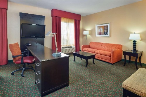 Hampton Inn & Suites Waco-South - image 9
