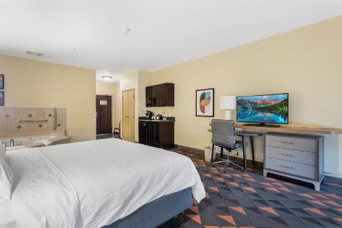 Holiday Inn Hotel & Suites Waco Northwest an IHG Hotel - image 32