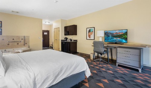 Holiday Inn Hotel & Suites Waco Northwest an IHG Hotel - image 35