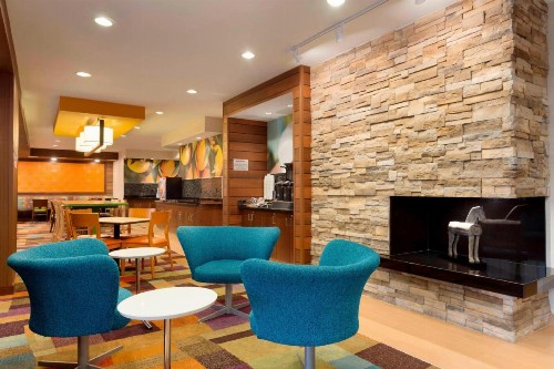 Fairfield Inn & Suites Waco South - image 1