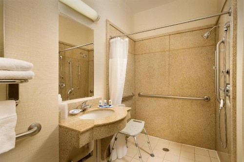 Fairfield Inn & Suites by Marriott Waco North - image 2