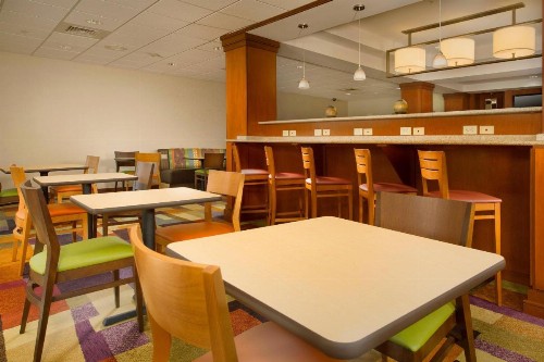 Fairfield Inn & Suites by Marriott Waco North - image 28