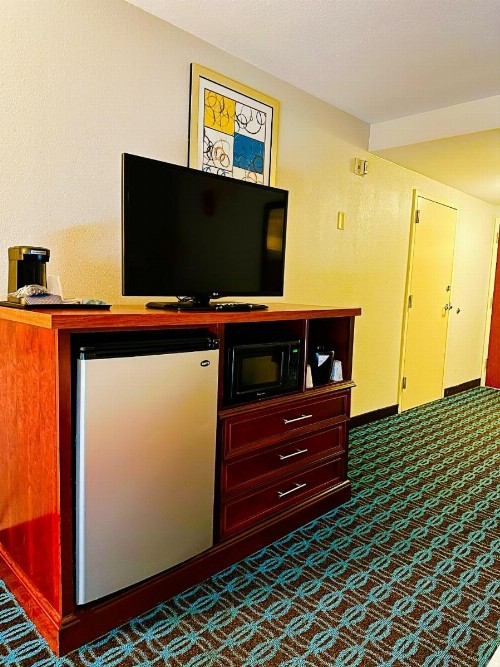Fairfield Inn & Suites by Marriott Waco North - image 7