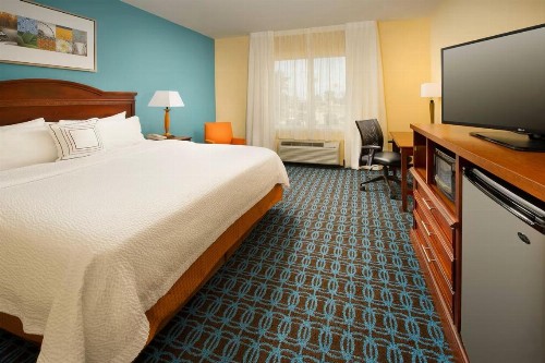 Fairfield Inn & Suites by Marriott Waco North - image 9
