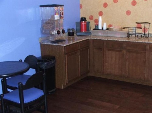 Americas Best Value Inn Waco - Franklin Avenue - image 10