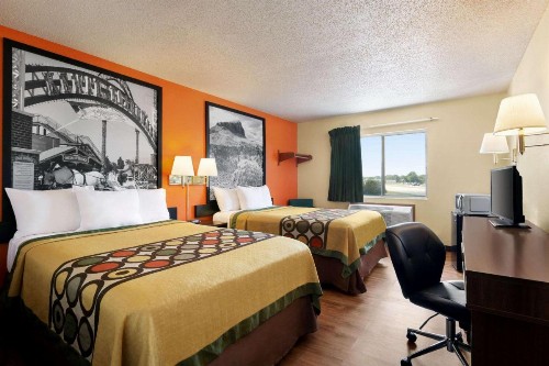 Super 8 by Wyndham Waco University Area - image 17