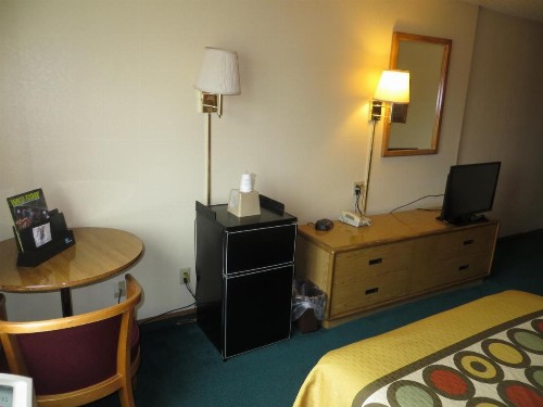 Super 8 by Wyndham Waco University Area - image 19