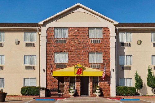 Super 8 by Wyndham Waco University Area - image 24
