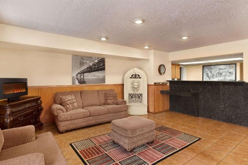 Super 8 by Wyndham Waco University Area - image 3