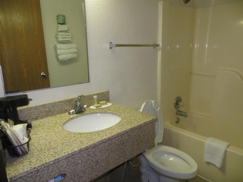 Super 8 by Wyndham Waco University Area - image 6