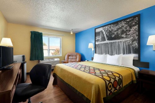 Super 8 by Wyndham Waco University Area - image 9