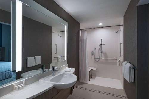 SpringHill Suites Waco - image 9
