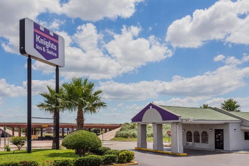 Knights Inn Waco South - image 1