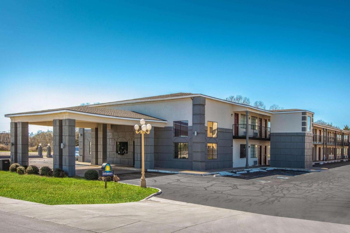 Days Inn by Wyndham Waco - main image