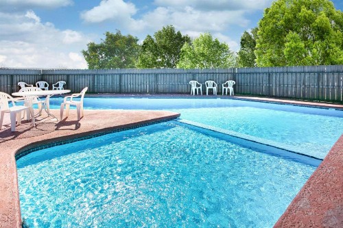 Days Inn by Wyndham Waco - image 37