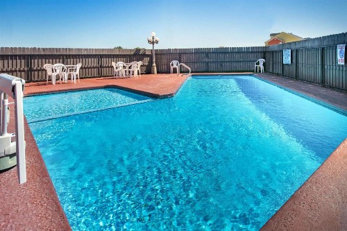 Days Inn by Wyndham Waco - image 38